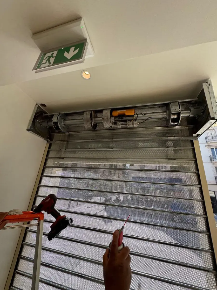 Entretien et maintenance de rideau métallique à Paris 6