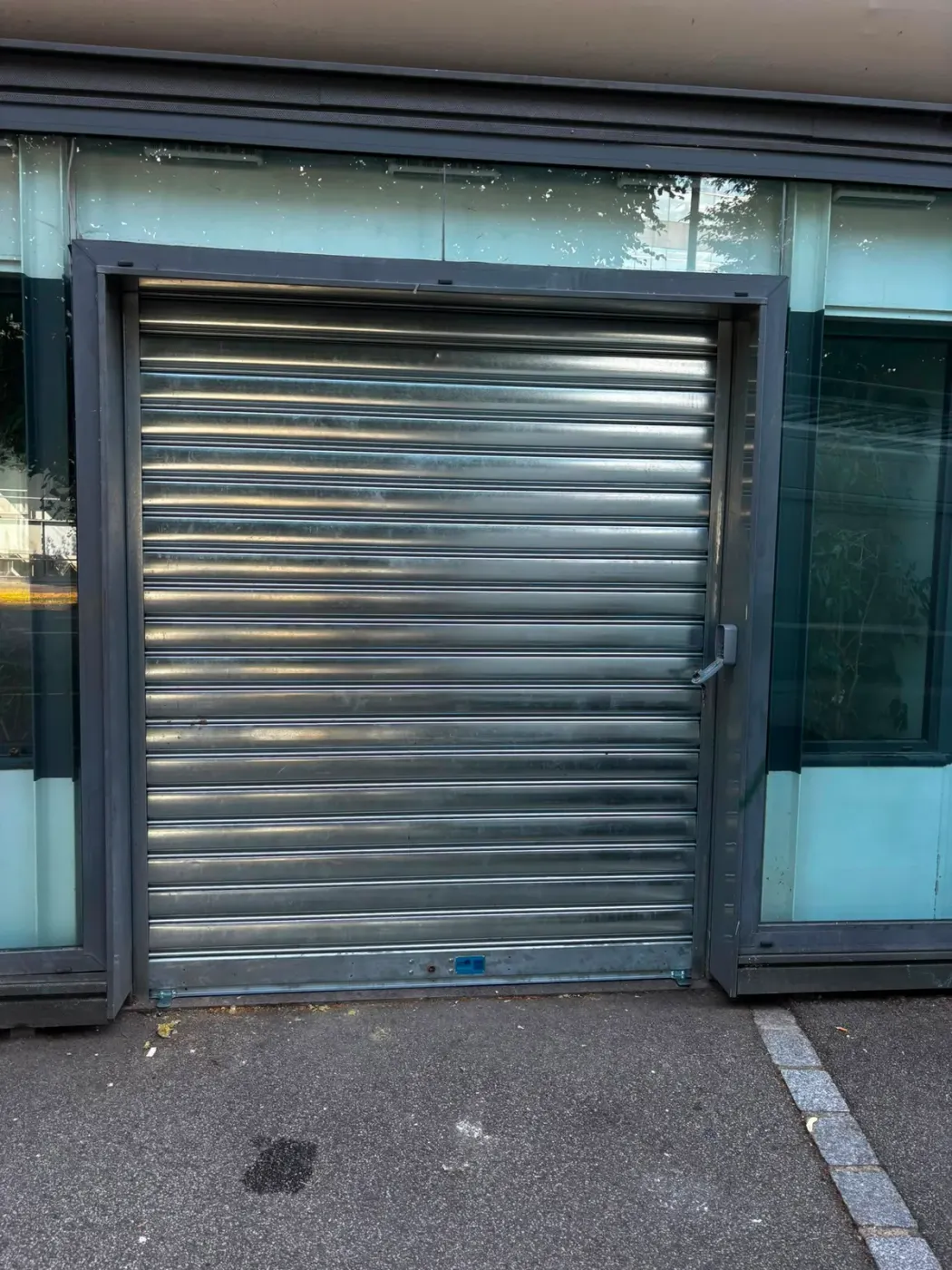 Installation et pose de rideau métallique à Paris 6