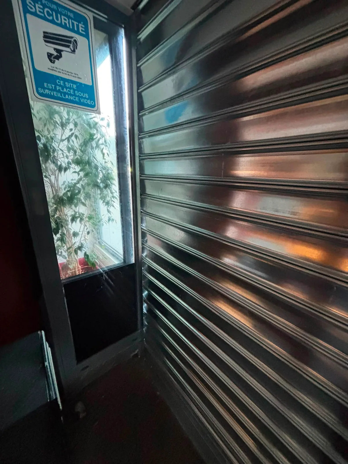 Installation et pose de rideau métallique à Paris 6
