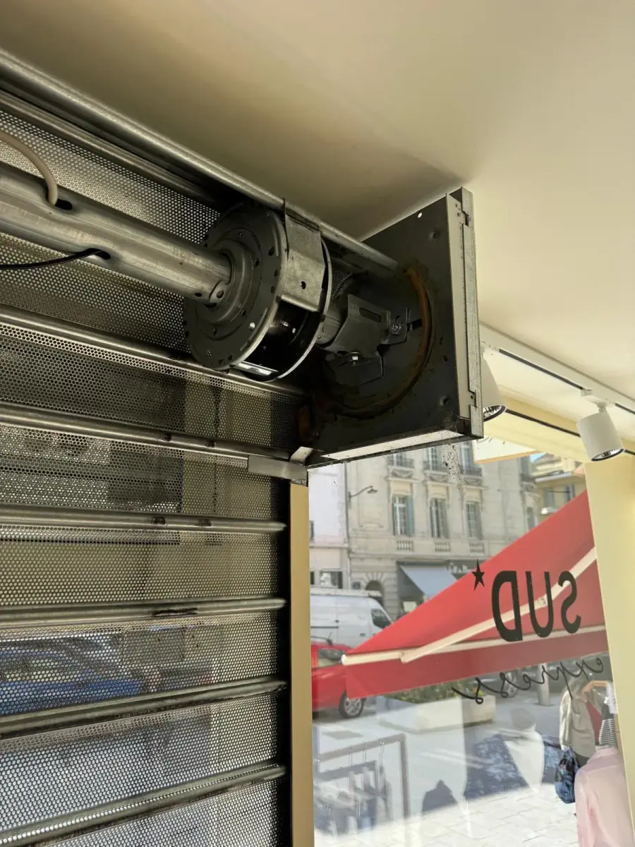 Motorisation de rideau métallique à Paris 6